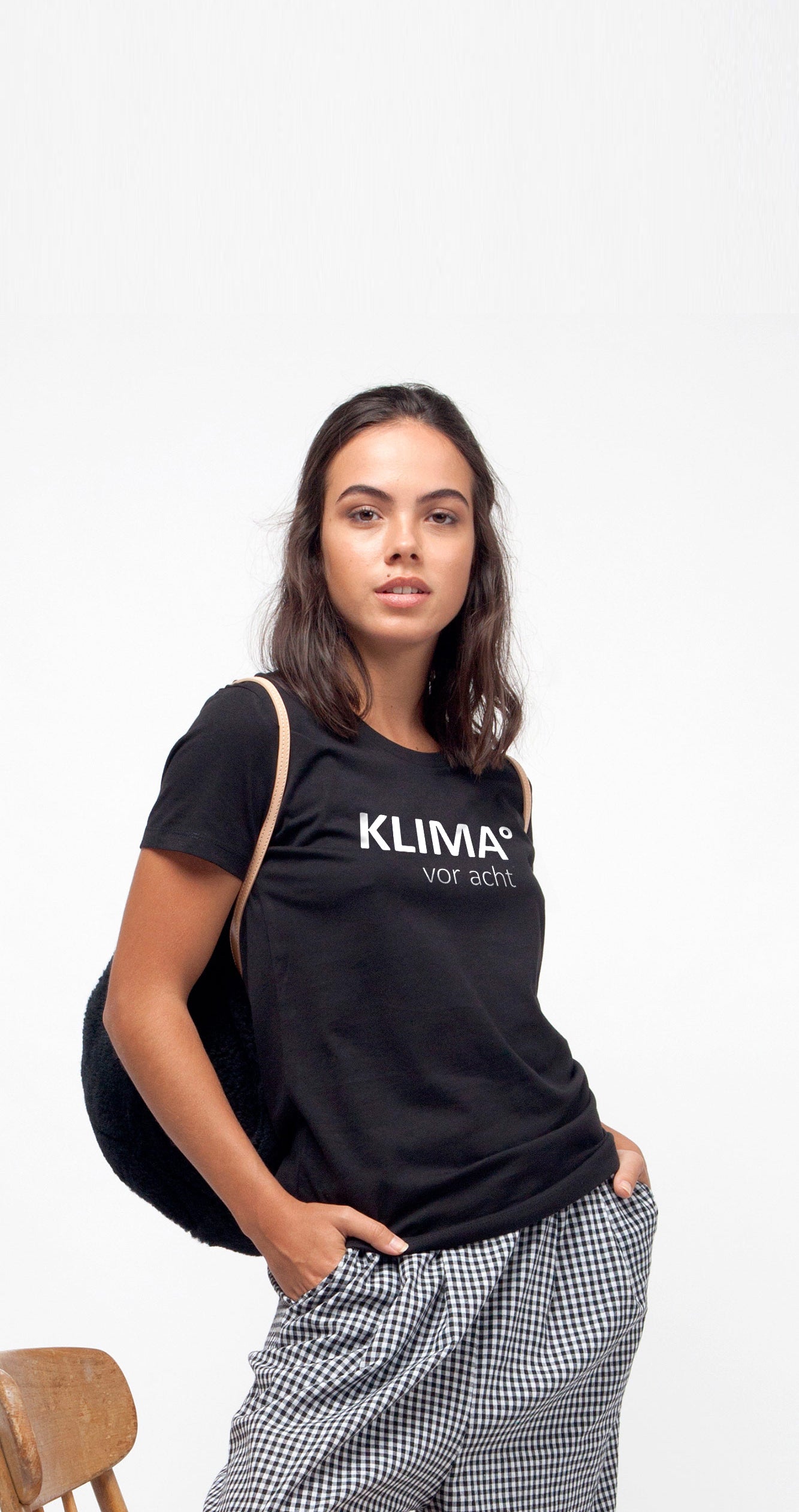 Sustainable on-demand merchandising shop for Klima vor 8, offering a selection of certified organic textiles and climate-friendly shipping.