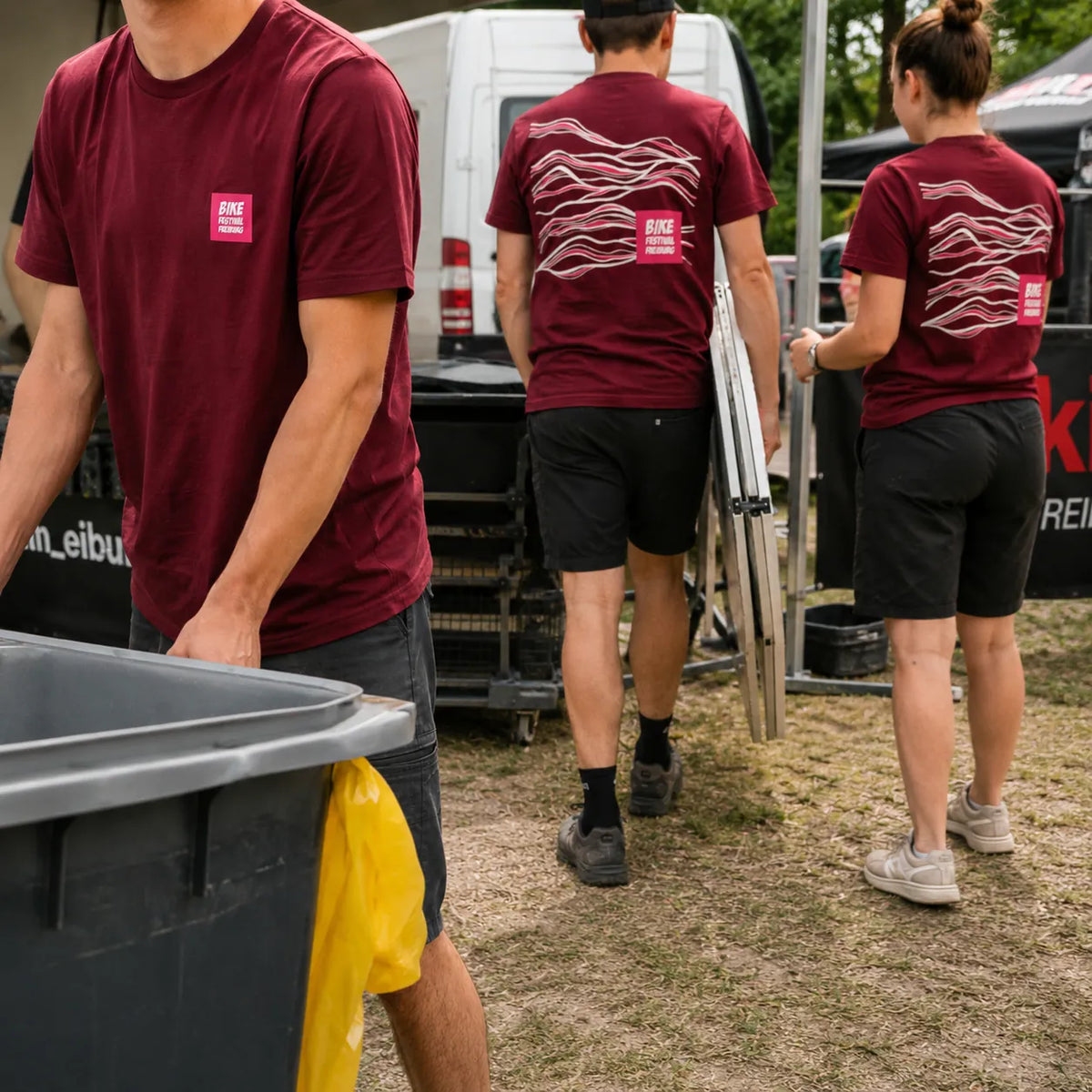 Nachhaltige Event-Shirts für das Bikefestival Freiburg aus Bio-Baumwolle mit mehrfarbigem Siebdruck in Pantone 2452 C.