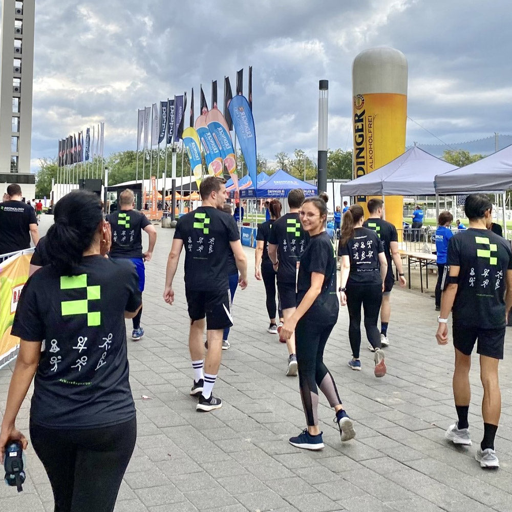 Sustainable and functional team running shirts with professional logo printing for the Regnology Sport Event Team.