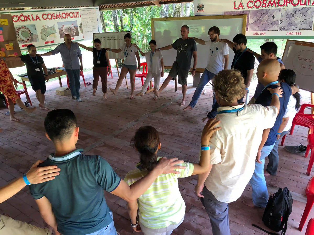 Siemens Stiftung – People wearing T-shirts at a team event.
